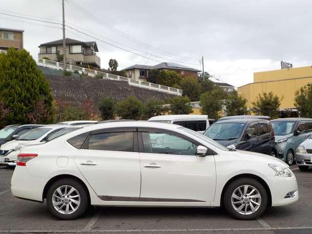 シルフィ １．８　Ｇ　１オーナー・７インチナビ・Ｂカメラ・ＥＴＣ　キーレスエントリー　サイドエアＢ　点検記録簿　スマートキー　バックカメラ　ＥＴＣ　１オーナー　アルミ　ＡＢＳ　メモリーナビ　オートエアコン　エアバッグ　パワーウインドウ　ワンセグＴＶ　ナビＴＶ（18枚目）