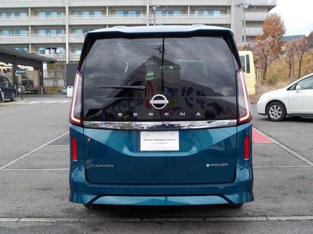 セレナ １．４　ｅ－ＰＯＷＥＲ　ルキシオン　試乗車ＵＰ・プロパイロット・後席モニター　インテリジェントエマージェンシーブレーキ　アラウンドビュー　ＬＥＤヘッドランプ　ドライブレコーダー　ＬＤＰ　ワンオーナー　バックモニター　パーキングアシスト　ＥＴＣ　アルミホイール　オートエアコン（17枚目）