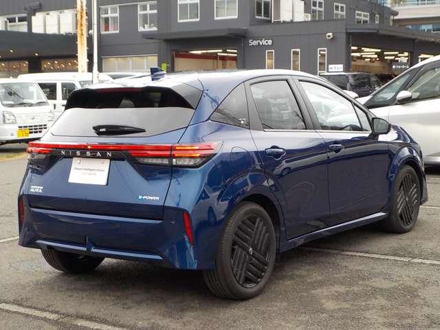 オーラ １．２　Ｇ　９０周年記念車　試乗車ＵＰ・プロパイロット・前車内ドラレコ　アラウンドモニ　ＬＥＤ　スマートキー　衝突軽減ブレーキ　試乗車　オートエアコン　アルミ　メモリーナビ　ドラレコ　バックカメラ　サイドカメラ　キーレス　ＥＴＣ　レーダークルーズ（3枚目）