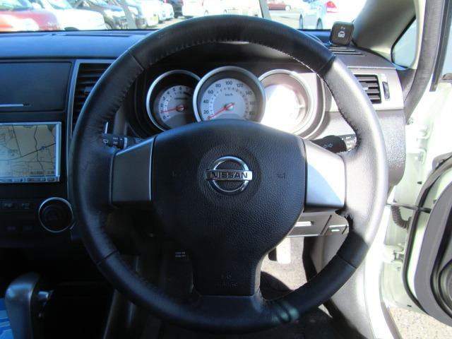 15M SV+プラズマ ワンオーナー車 パナソニックストラーダナビTV CD&DVD再生 インテリジェントキー オートAC ECOMODE コンビ革シート オートライト 前後コーナーセンサー セキュリティ サイドバイザー(10枚目)