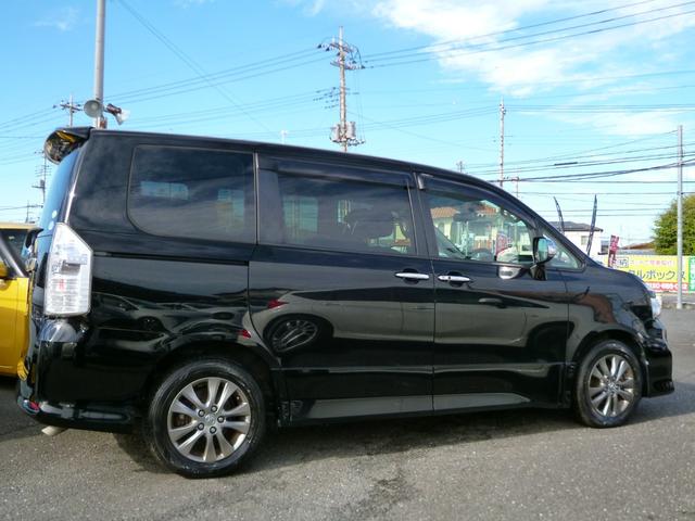 ヴォクシー ＺＳ　煌　全国対応１年保証　カロッツェリアナビＴＶ　バックモニター　ＢＴオーディオ　フリップダウンモニター　禁煙車　スマートエントリー　ステアリングスイッチ　パドルシフト　ＥＴＣ　両側パワースライドドア　ＨＩＤ（4枚目）