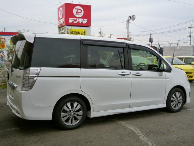 ステップワゴンスパーダ Z インターナビセレクション 全国対応1年保証 HDDナビTV バックモニター 禁煙車 スマートキー クルーズコントロール パドルシフト 両側パワースライドドア アイドリングストップ 7人乗り HIDライト クロームガーニッシュ(4枚目)