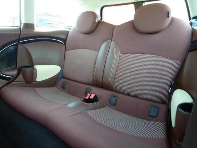 ＭＩＮＩ クーパー　クラブマン　クーパー　クラブマン（４名）　ＣＤ　ＡＵＸ　禁煙車　リモートコントロールキー　プッシュスタート　パドルシフト　ＥＴＣ　マニュアルモード　コンビ革シート　正規ディーラー車　ツートンカラー　純正アルミ（7枚目）