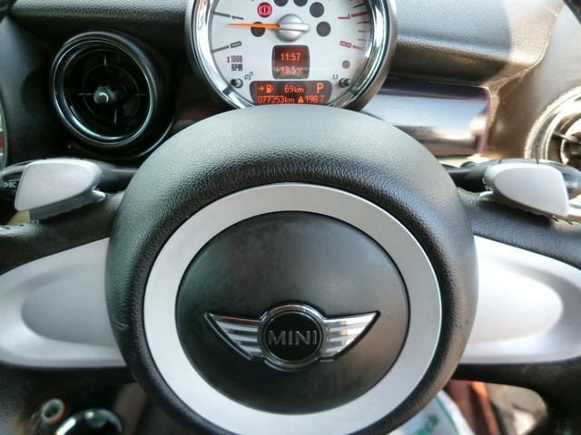 ＭＩＮＩ クーパー　クラブマン　クーパー　クラブマン（４名）　ＣＤ　ＡＵＸ　禁煙車　リモートコントロールキー　プッシュスタート　パドルシフト　ＥＴＣ　マニュアルモード　コンビ革シート　正規ディーラー車　ツートンカラー　純正アルミ（13枚目）