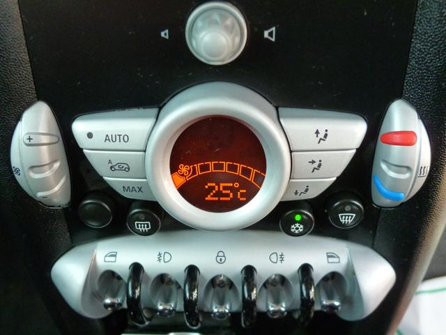 ＭＩＮＩ クーパー　クラブマン　クーパー　クラブマン（４名）　ＣＤ　ＡＵＸ　禁煙車　リモートコントロールキー　プッシュスタート　パドルシフト　ＥＴＣ　マニュアルモード　コンビ革シート　正規ディーラー車　ツートンカラー　純正アルミ（15枚目）