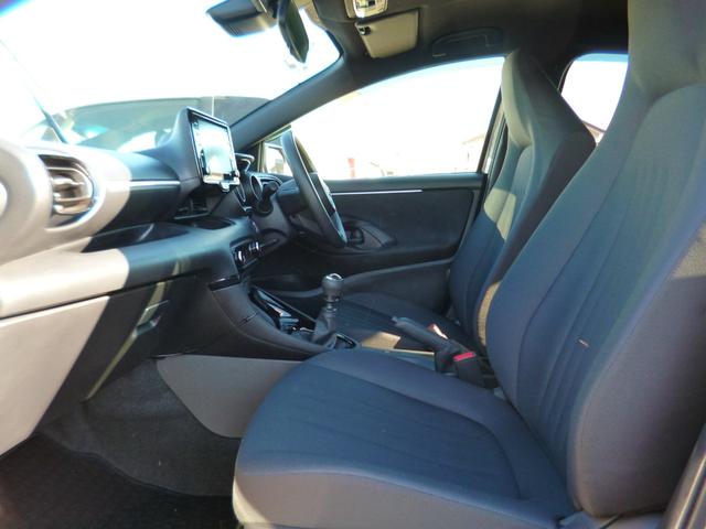 ヤリス G 新車保証継承 純正マルチメディアナビ パノラミックビューモニター CD&DVD BTオーディオ 禁煙車 スマートエントリー レーダークルーズコントロール ドライブレコーダー 6MT セーフティ SOS(6枚目)