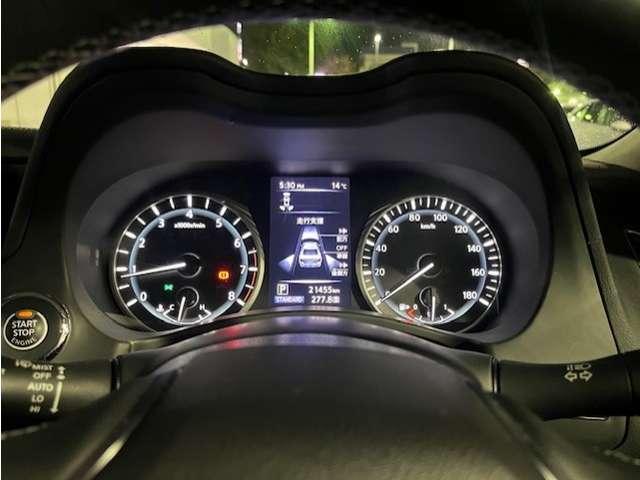スカイライン 2.0 200GT-t タイプP メーカーナビ アラウンドビューモニター 衝突軽減装置 ドラレコ LED Bカメラ スマートキー オートクルーズコントロール ETC ナビTV ABS アルミホイール メモリーナビ キーレス オートエアコン サイドモニター ワンセグ 記録簿(10枚目)