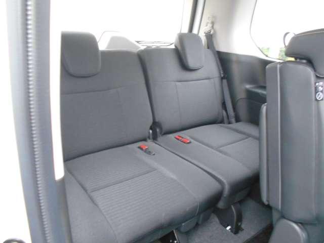 セレナ １．４　ｅ－ＰＯＷＥＲ　ハイウェイスターＶ　プロパイロット　自動（被害軽減）ブレーキ　ＬＤＰ　追従クルーズ　ＬＥＤランプ　バックモニター　アルミホイール　ドライブレコーダ　ＥＴＣ　記録簿　スマートキー　１オナ　オートエアコン　サイドカーテンエアバック　ナビＴＶ（19枚目）