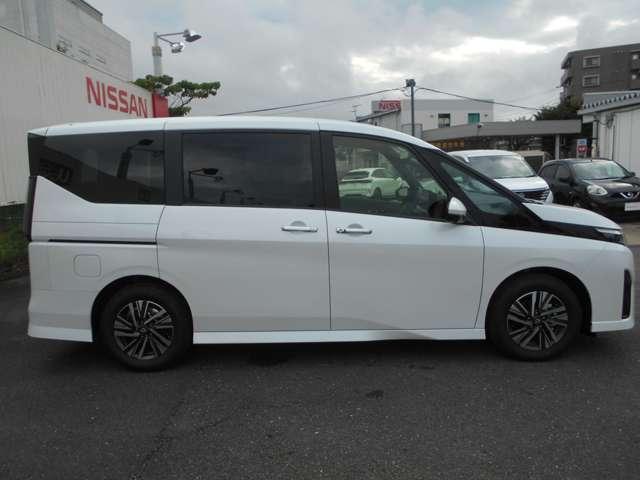 セレナ ２．０　ハイウェイスターＶ　スクエア佐原　特　選　車　Ｗ電動スライド　レーダークルコン　レーンアシスト　展示試乗車ＵＰ　ＬＥＤランプ　ワンオーナー車　ＥＴＣ装備　カーテンエアバッグ　アルミホイール　キーフリー　メモリ－ナビ　ナビＴＶ　記録簿　エアコン（7枚目）