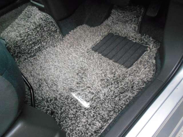 キューブ １．５　１５Ｘ　Ｖセレクション　スクエア佐原　特　選　車　１オーナー　ＡＵＴＯエアコン　ＥＴＣ　記録簿付き　メモリーナビ　キ－フリ－　ナビＴＶ　ワンセグＴＶ　ＡＢＳ　パワーステアリング　運転席エアバッグ　スマートキーＰスタート　パワーウィンドゥ（16枚目）