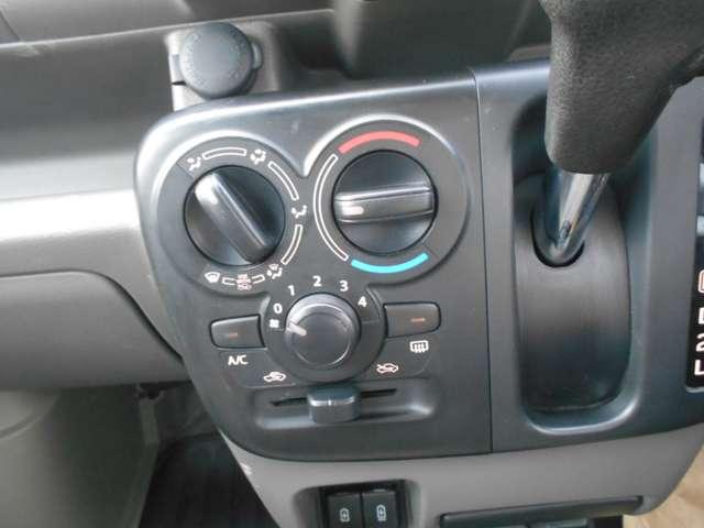 NV100クリッパーバン 660 DX GLパッケージ ハイルーフ CD・ラジオ一体型チューナー ETCユニット エマージェンシーB パワーウィンド ETC付き メンテナンスノート キーレスエントリー エアコン ダブルエアバッグ ワンオーナー パワーステアリング 運転席エアバッグ ABS アイドリンクストップ(7枚目)