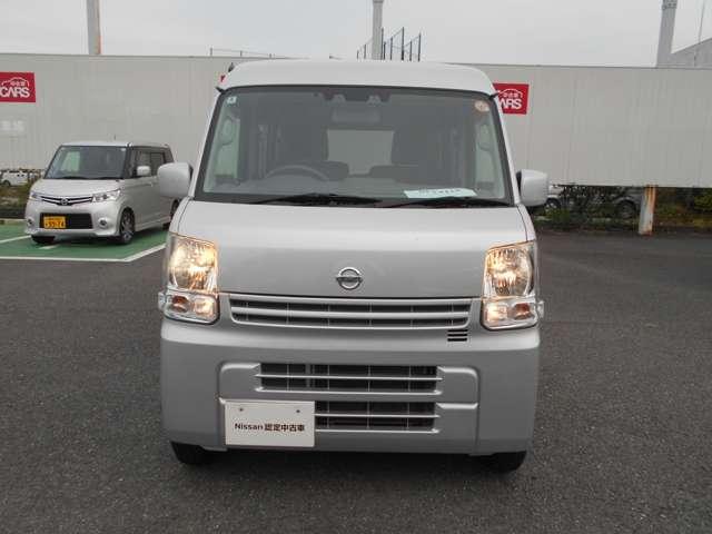 NV100クリッパーバン 660 DX GLパッケージ ハイルーフ CD・ラジオ一体型チューナー ETCユニット エマージェンシーB パワーウィンド ETC付き メンテナンスノート キーレスエントリー エアコン ダブルエアバッグ ワンオーナー パワーステアリング 運転席エアバッグ ABS アイドリンクストップ(14枚目)