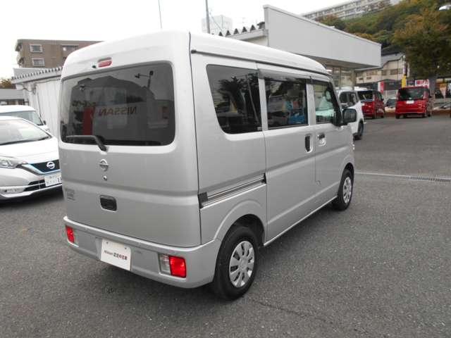 NV100クリッパーバン 660 DX GLパッケージ ハイルーフ CD・ラジオ一体型チューナー ETCユニット エマージェンシーB パワーウィンド ETC付き メンテナンスノート キーレスエントリー エアコン ダブルエアバッグ ワンオーナー パワーステアリング 運転席エアバッグ ABS アイドリンクストップ(19枚目)