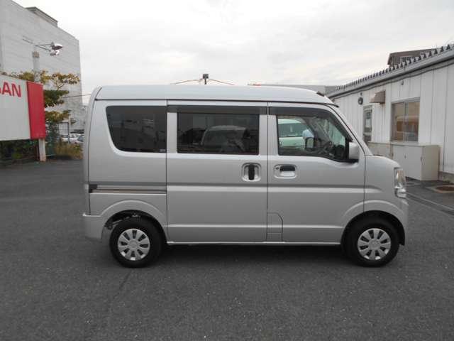 NV100クリッパーバン 660 DX GLパッケージ ハイルーフ CD・ラジオ一体型チューナー ETCユニット エマージェンシーB パワーウィンド ETC付き メンテナンスノート キーレスエントリー エアコン ダブルエアバッグ ワンオーナー パワーステアリング 運転席エアバッグ ABS アイドリンクストップ(20枚目)