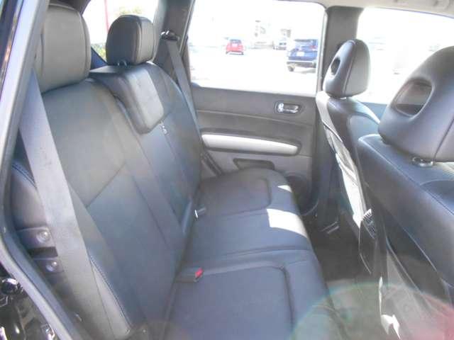 エクストレイル 2.0 20Xtt 4WD バックモニター 社外ナビ 社外ドラレコ 取説記録簿 運転席エアバック AUTOエアコン PS キーレスゴー アルミホイル ワンオーナー車 Wエアバック 切替4WD バックビューモニター PW Sキー ナビ&TV クルコン メモリーナビ(17枚目)