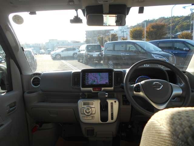 視界広々で運転しやすいインパネ