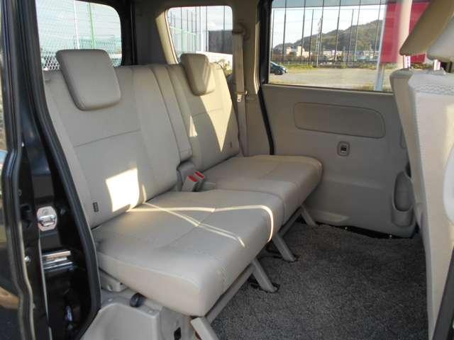 後席も広々快適