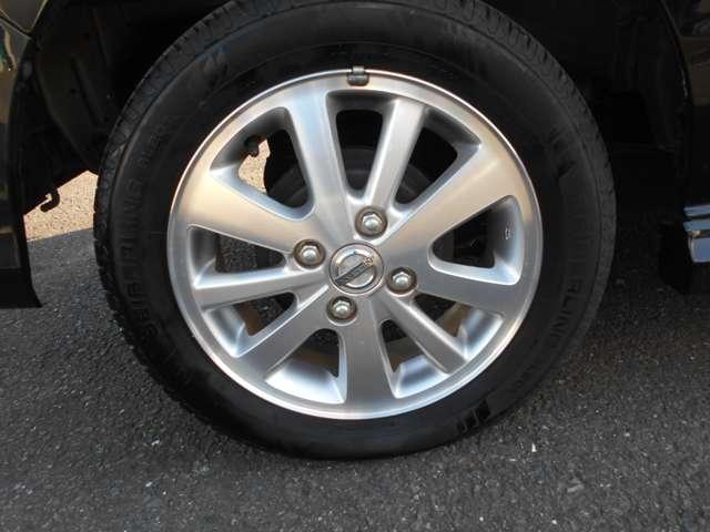 高級感演出させる純正アルミ。