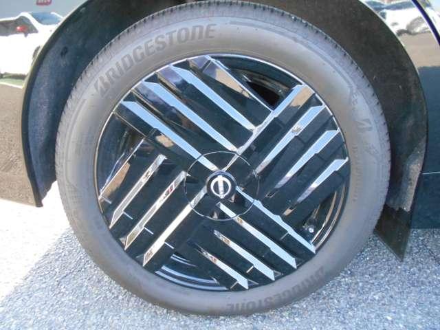 オーラ １．２　Ｇ　９０周年記念車　弊社元展示・試乗車　プロパイロット　ＥＴＣ２．０　アラウンドモニ　ＬＥＤ　スマートキー　衝突軽減ブレーキ　寒冷地仕様　試乗車　オートエアコン　アルミ　メモリーナビ　ドラレコ　バックカメラ　サイドカメラ　キーレス　ＥＴＣ　レーダークルーズ（19枚目）