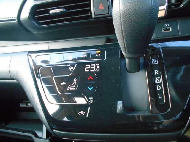 デイズ ６６０　ハイウェイスターＸ　弊社展示・試乗車　純正前後ドラレコ　ＥＴＣ２．０　ブレーキサポート　全周囲カメラ　ＬＥＤ　ドライブレコーダー　１オーナー　インテリジェントキー　ＥＴＣ　バックカメラ　ナビＴＶ　アイドリングストップ　オートエアコン　デュアルエアバッグ　記録簿　キーレス（8枚目）