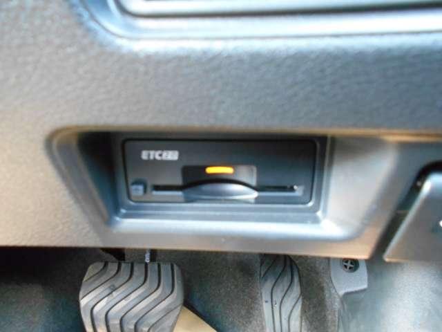 セレナ ２．０　ハイウェイスターＶ　弊社元展示・試乗車　ＡＷＩＮエアロ　ＥＴＣ２．０　Ｗ電動スライド　レーダークルコン　レーンアシスト　展示試乗車ＵＰ　ＬＥＤランプ　ワンオーナー車　ＥＴＣ装備　カーテンエアバッグ　アルミホイール　キーフリー　メモリ－ナビ　ナビＴＶ　記録簿　エアコン（12枚目）