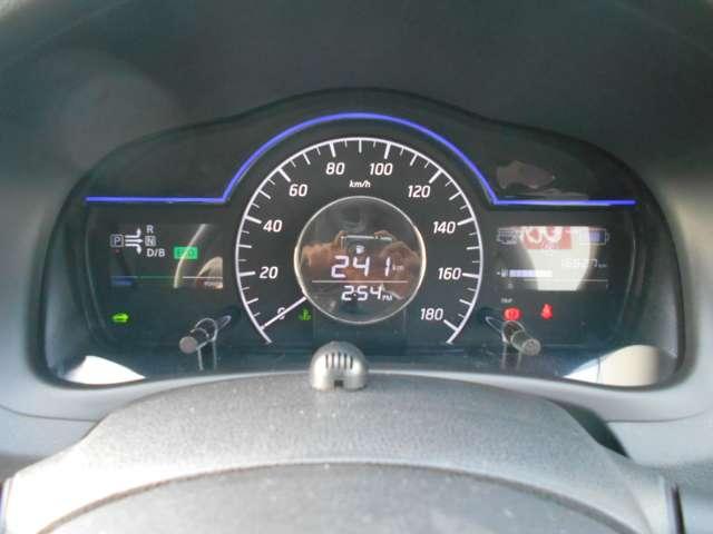 ノート １．２　ｅ－ＰＯＷＥＲ　Ｘ　アラウンドビューモニター　プロパイロット　３６０°カメラ　記録簿付　Ｒカメラ　運転席助手席エアバック　ＡＵＴＯエアコン　１オーナー　ナビ　盗難防止システム　ＡＷ　サイドカメラ　運転席エアバッグ　キーレスエントリー　ドラレコ　ＥＴＣ車載器（6枚目）