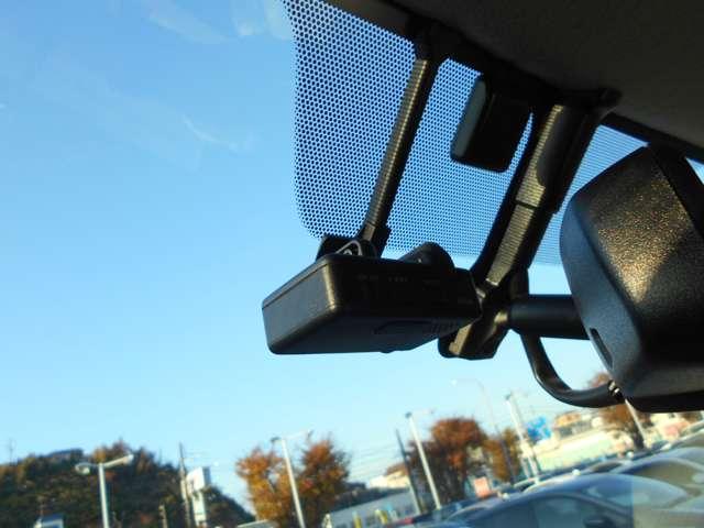 NV350キャラバンバン 2.0 プレミアムGX ロングボディ 左側電動スライドドア ブレーキサポート 全周囲カメラ AC ワンオーナー バックカメラ キーレスエントリ スマートキー パワーウインドウ ETC 運転席エアバッグ メモリーナビ ドラレコ LEDヘッドライト 定期点検記録簿(11枚目)