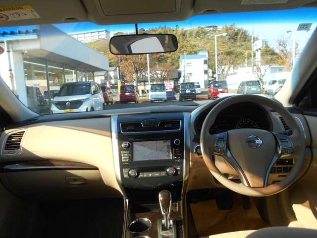 ティアナ ２．５　ＸＬ　アラウンドビューモニター　純正前ドラレコ　ワンオーナー車　アラウンドビュ－モニタ－　スマキー　ドライブレコーダー　クルコン　カーテンエアバック　ＡＡＣ　パワーウインドウ　ＥＴＣ　Ｂカメラ　アルミホイール　キーレス　メモリーナビ　ワンセグＴＶ（4枚目）