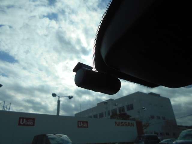 ノート 1.2 X 弊社元展示・試乗車 スマートミラー ETC2.0 リアカメラ 衝突被害軽減ブレ-キ 全方位カメラ ETC付 LEDヘッドライト インテリジェントキー ワンオーナー ドラレコ 整備記録簿 ワンセグTV TVナビ サイドカーテンエアバック サイドカメラ(9枚目)