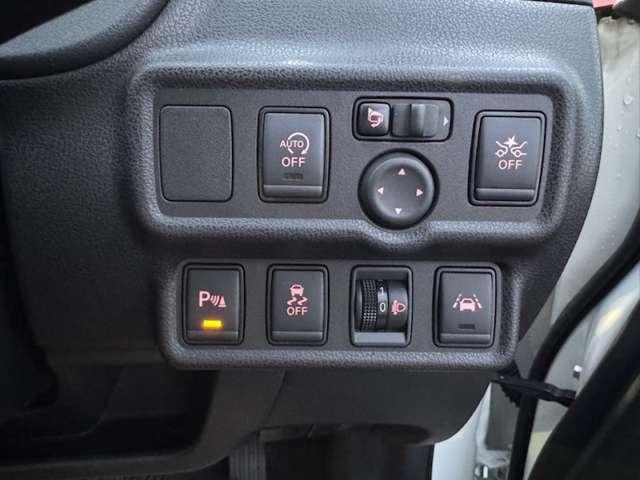 ノート １．２　Ｘ　Ｖセレクション　ステアリングスイッチ　バックモニター　衝突被害軽減装置　バックビューモニター　ワンオーナー　記録簿　インテリキー　オートエアコン　Ｗエアバック　ＥＴＣ　ＡＢＳ　メモリーナビ　ナビＴＶ　キーレス　エアバッグ　パワーウィンドウ　ワンセグ（10枚目）