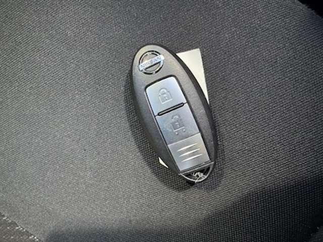 ノート １．２　Ｘ　Ｖセレクション　ステアリングスイッチ　バックモニター　衝突被害軽減装置　バックビューモニター　ワンオーナー　記録簿　インテリキー　オートエアコン　Ｗエアバック　ＥＴＣ　ＡＢＳ　メモリーナビ　ナビＴＶ　キーレス　エアバッグ　パワーウィンドウ　ワンセグ（14枚目）