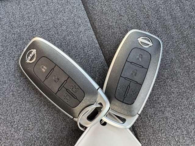 セレナ ２．０　ハイウェイスターＶ　元弊社社有車ＵＰ　コネクトナビ　Ｗ電動スライド　レーダークルコン　レーンアシスト　展示試乗車ＵＰ　ＬＥＤランプ　ワンオーナー車　ＥＴＣ装備　カーテンエアバッグ　アルミホイール　キーフリー　メモリ－ナビ　ナビＴＶ　記録簿　エアコン（17枚目）