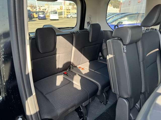 セレナ ２．０　ハイウェイスターＶ　元弊社社有車ＵＰ　コネクトナビ　Ｗ電動スライド　レーダークルコン　レーンアシスト　展示試乗車ＵＰ　ＬＥＤランプ　ワンオーナー車　ＥＴＣ装備　カーテンエアバッグ　アルミホイール　キーフリー　メモリ－ナビ　ナビＴＶ　記録簿　エアコン（20枚目）