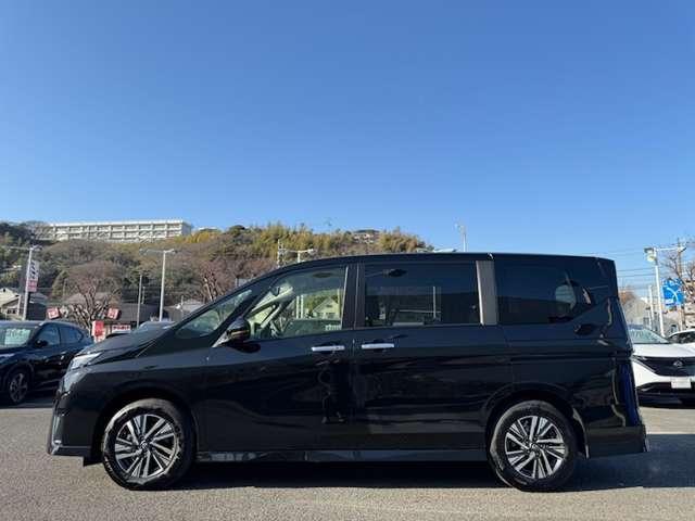 セレナ ２．０　ハイウェイスターＶ　元弊社社有車ＵＰ　コネクトナビ　Ｗ電動スライド　レーダークルコン　レーンアシスト　展示試乗車ＵＰ　ＬＥＤランプ　ワンオーナー車　ＥＴＣ装備　カーテンエアバッグ　アルミホイール　キーフリー　メモリ－ナビ　ナビＴＶ　記録簿　エアコン（27枚目）