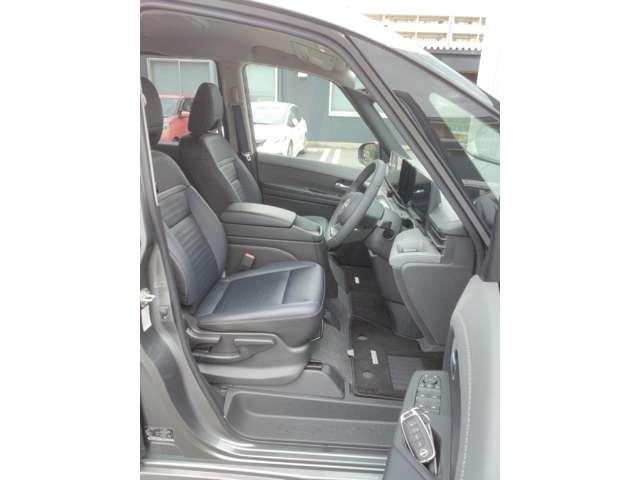 セレナ １．４　ｅ－ＰＯＷＥＲ　ルキシオン　ナビ＋ＡＶＭ＋後席Ｍ　ＥＴＣ　Ｄレコ　Ｐ－ｐｉｌｏｔ　試乗車　インテリジェントエマージェンシーブレーキ　クルーズコントロール　アラウンドビュー　ＬＥＤヘッドランプ　禁煙　ドライブレコーダー　ＬＤＰ　ワンオーナー　バックモニター　パーキングアシスト　ＥＴＣ（9枚目）