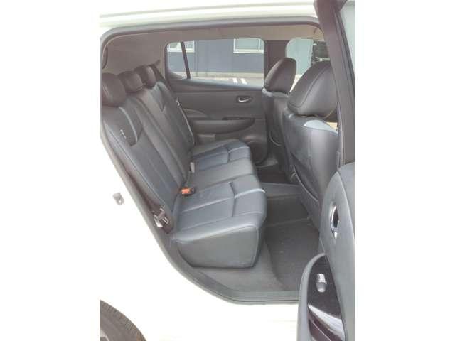 リーフ e+ G ナビ+AVM+BOSE P-pilot 黒本革S+Sヒーター インテリジェントアラウンドビューモニター 黒革シート LEDヘッド インテリジェントキー レーダークルコン ドライブレコーダー 車線逸脱 メモリーナビ ETC パーキングアシスト 1オーナー 記録簿(10枚目)