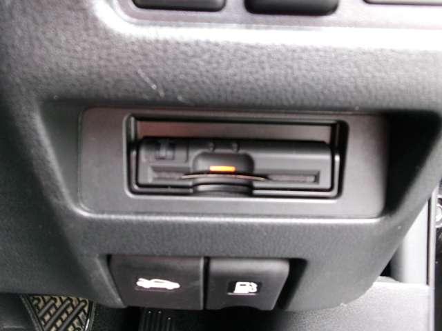 ジューク 1.6 NISMO 4WD ナビ+Bカメラ ETC HIDヘッドライト ワンオーナー バックモニター 切替4WD サイドエアバック メモリナビ キーフリー スマートキー オートエアコン アルミ ナビ&TV ETC車載器 パワーウィンドウ 記録簿 ABS エアバッグ(12枚目)