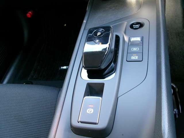 ノート １．２　Ｓ　Ｄオーディオ＋Ｂカメラ　ＥＴＣ　新車保証継承　軽減ブレーキ　ワンオーナー　ＬＤＷ　バックカメラ　インテリキー　イモビライザー　整備点検記録簿　ＥＴＣ　オートエアコン　サイドエアバッグ　パワーウインドウ　リモコンキー　Ｉ－ＳＴＯＰ　エアバッグ（12枚目）