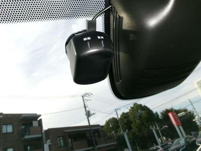 セレナ １．２　ｅ－ＰＯＷＥＲ　ハイウェイスター　Ｖ　ナビ＋ＡＶＭ　前後Ｄレコ　ＥＴＣ　Ｐ－ｐｉｌｏｔ　ＬＥＤ　Ａ／Ｗ　３６０°カメラ　エマジェンシーブレーキ　１オナ　スマキー　バックカメラ　ＬＥＤ　レーンアシスト　点検記録簿付　ＥＴＣ　ドラレコ　Ａストップ　イモビ　フルオートエアコン　アルミホイール　エアバック（12枚目）