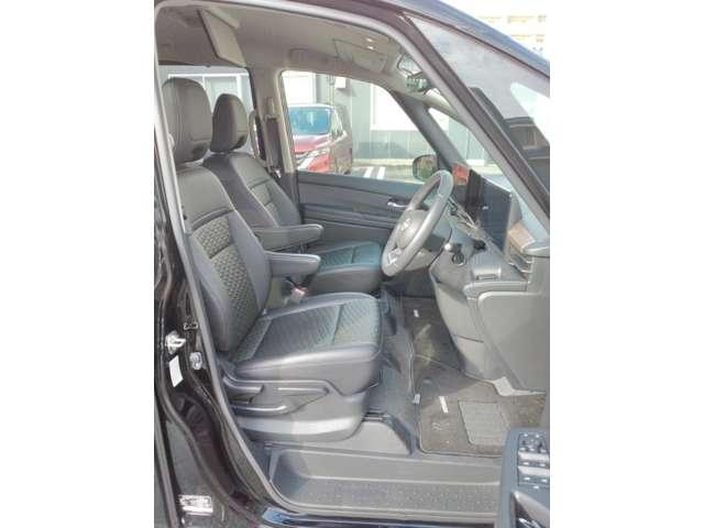 セレナ 1.4 e-POWER ハイウェイスターV 防水シート ナビ+AVM 後席モニター 自動(被害軽減)ブレーキ 展示試乗車UP LDP 追従クルーズ LEDランプ 寒冷地仕様 バックモニター アルミホイール ドライブレコーダ ETC 記録簿 盗難防止システム スマートキー 1オナ(9枚目)