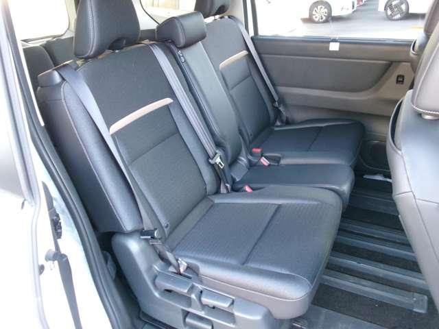 セレナ ２．０　ハイウェイスターＶ　ナビ＋ＡＶＭ＋後席Ｍ　ＡＷＩＮフルエアロ　試乗車　ＥＴＣ　Ｗ電動スライド　レーダークルコン　レーンアシスト　展示試乗車ＵＰ　ＬＥＤランプ　ワンオーナー車　盗難防止システム　ＥＴＣ装備　カーテンエアバッグ　アルミホイール　キーフリー　メモリ－ナビ　ナビＴＶ（9枚目）