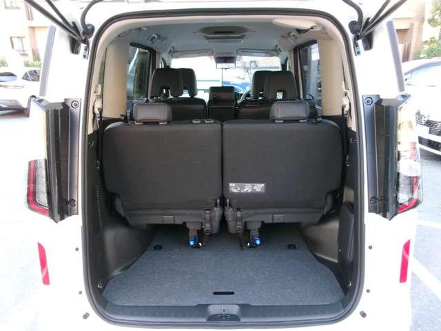 セレナ ２．０　ハイウェイスターＶ　ナビ＋ＡＶＭ＋後席Ｍ　ＡＷＩＮフルエアロ　試乗車　ＥＴＣ　Ｗ電動スライド　レーダークルコン　レーンアシスト　展示試乗車ＵＰ　ＬＥＤランプ　ワンオーナー車　盗難防止システム　ＥＴＣ装備　カーテンエアバッグ　アルミホイール　キーフリー　メモリ－ナビ　ナビＴＶ（11枚目）