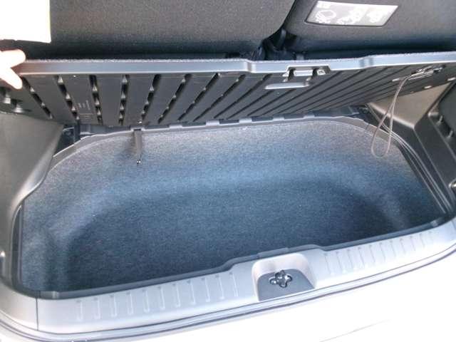 セレナ ２．０　ハイウェイスターＶ　ナビ＋ＡＶＭ＋後席Ｍ　ＡＷＩＮフルエアロ　試乗車　ＥＴＣ　Ｗ電動スライド　レーダークルコン　レーンアシスト　展示試乗車ＵＰ　ＬＥＤランプ　ワンオーナー車　盗難防止システム　ＥＴＣ装備　カーテンエアバッグ　アルミホイール　キーフリー　メモリ－ナビ　ナビＴＶ（12枚目）