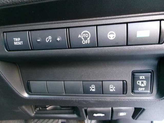 セレナ ２．０　ハイウェイスターＶ　ナビ＋ＡＶＭ＋後席Ｍ　ＡＷＩＮフルエアロ　試乗車　ＥＴＣ　Ｗ電動スライド　レーダークルコン　レーンアシスト　展示試乗車ＵＰ　ＬＥＤランプ　ワンオーナー車　盗難防止システム　ＥＴＣ装備　カーテンエアバッグ　アルミホイール　キーフリー　メモリ－ナビ　ナビＴＶ（18枚目）