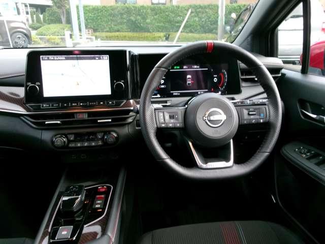 オーラ １．２　ＮＩＳＭＯ　ナビ＋ＡＶＭ＋ＢＯＳＥ　Ｄレコ　ＥＴＣ　Ｐ－ｐｉｌｏｔ　試乗車　Ｓ　カーテンエアバッグ　エマブレ　寒冷地　禁煙　インテリキー　ＥＴＣ　ドラレコ　車線逸脱警報　ワンセグ　キーフリーシステム　ダブルエアバック　定期点検記録簿　アルミホイール　運転席エアバッグ　メモリーナビ（4枚目）