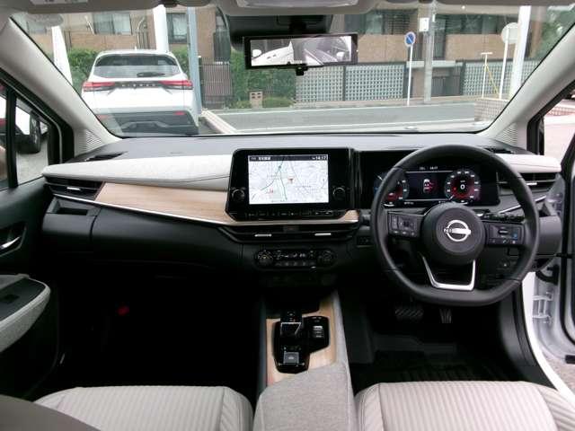 オーラ １．２　Ｇ　ＦＯＵＲ　レザーエディション　４ＷＤ　ナビ＋ＡＶＭ＋ＢＯＳＥ　ＥＴＣ２．０　ベージュ内装　試乗車　ワンオ－ナ－車　ＬＫＡ　試乗車　レザーシート　追従クルコン　禁煙　ＬＥＤライト　バックモニター　インテリキー　寒冷地仕様　４ＷＤ　ＥＴＣ　アルミ　記録簿　サイドカメラ　盗難警報器　キーレスエントリー（4枚目）