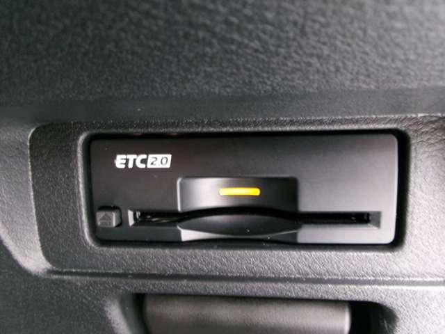 オーラ １．２　Ｇ　ＦＯＵＲ　レザーエディション　４ＷＤ　ナビ＋ＡＶＭ＋ＢＯＳＥ　ＥＴＣ２．０　ベージュ内装　試乗車　ワンオ－ナ－車　ＬＫＡ　試乗車　レザーシート　追従クルコン　禁煙　ＬＥＤライト　バックモニター　インテリキー　寒冷地仕様　４ＷＤ　ＥＴＣ　アルミ　記録簿　サイドカメラ　盗難警報器　キーレスエントリー（11枚目）