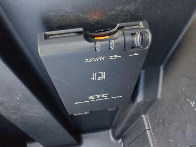 シルフィ １．８　Ｓ　ツーリング　ナビ＋Ｂカメラ　ＥＴＣ　Ｄレコ　ＨＩＤ　Ａ／Ｗ　１オーナー　イモビ　寒冷地仕様　１オーナー　アルミホイール　Ｂカメラ　Ｗエアバック　キーレスエントリー　ドラレコ　ＥＴＣ　オートエアコン　パワーステアリング　メモリーナビ　パワーウインドウ　エアバッグ　記録簿（12枚目）