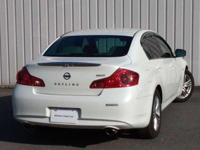 スカイライン ２．５　２５０ＧＴ　ナビ＋Ｂカメラ　ＥＴＣ　Ｄレコ　ＨＩＤ　Ａ／Ｗ　１オーナー　ドライブレコーダー　イモビライザー　ワンオーナー　バックカメラ　ＥＴＣ　点検記録簿　サイドカメラ　ＨＤＤナビ　ナビＴＶ　オートエアコン　キーレスエントリー　寒冷地仕様　パワーウィンドウ　エアバッグ（3枚目）