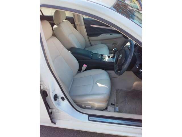 スカイライン ２．５　２５０ＧＴ　ナビ＋Ｂカメラ　ＥＴＣ　Ｄレコ　ＨＩＤ　Ａ／Ｗ　１オーナー　ドライブレコーダー　イモビライザー　ワンオーナー　バックカメラ　ＥＴＣ　点検記録簿　サイドカメラ　ＨＤＤナビ　ナビＴＶ　オートエアコン　キーレスエントリー　寒冷地仕様　パワーウィンドウ　エアバッグ（9枚目）